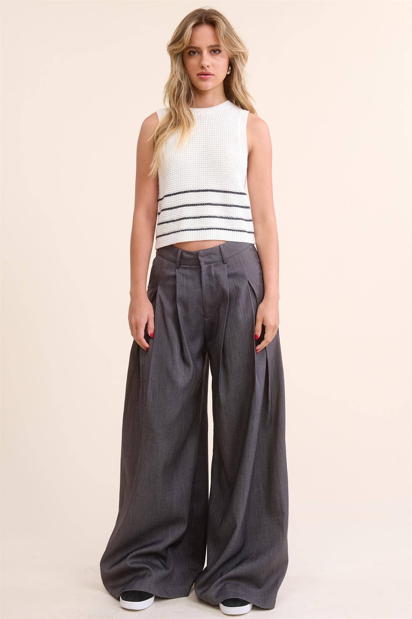 Low Waist Wide Leg Pleated Trouser