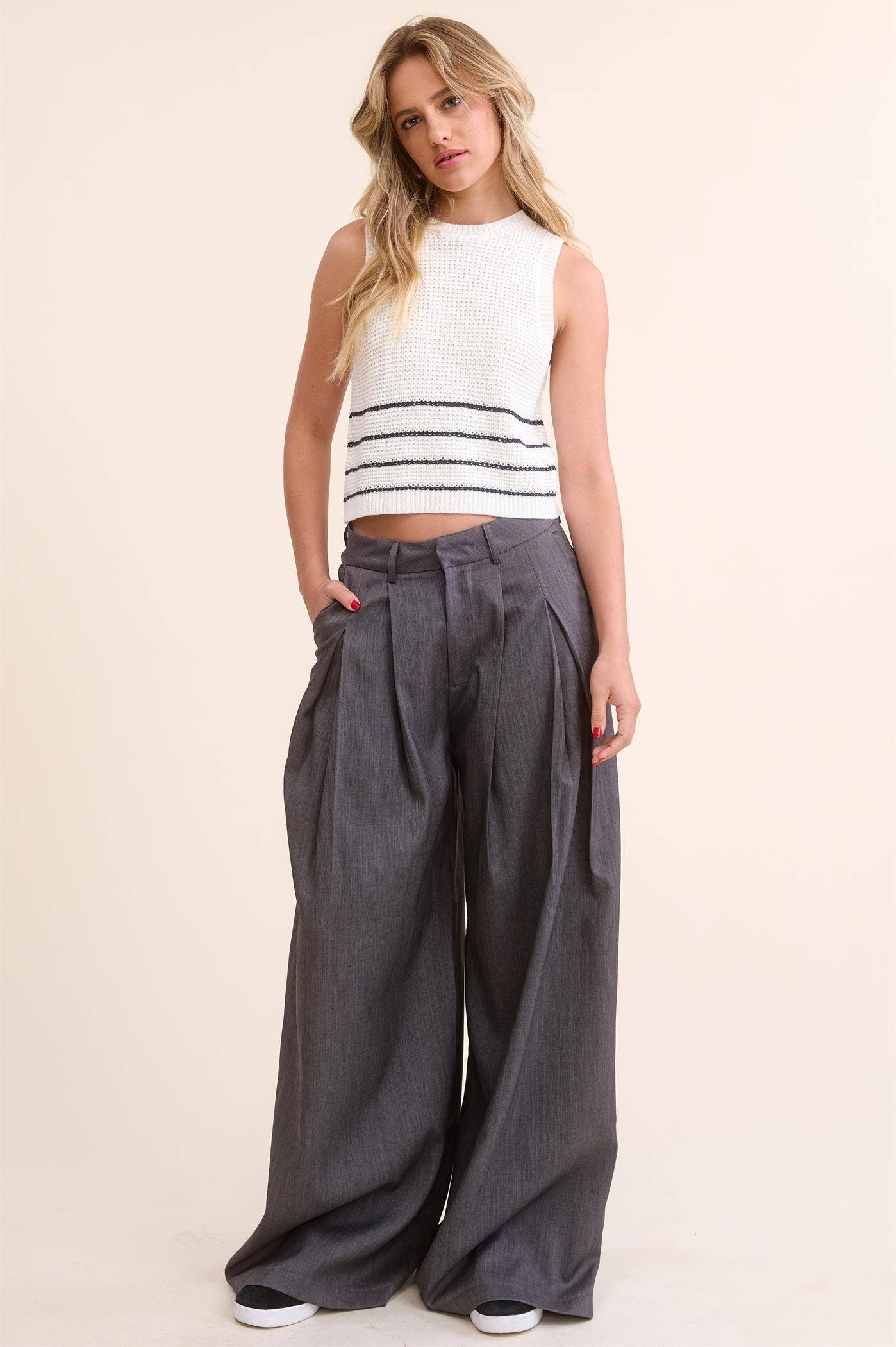 Low Waist Wide Leg Pleated Trouser