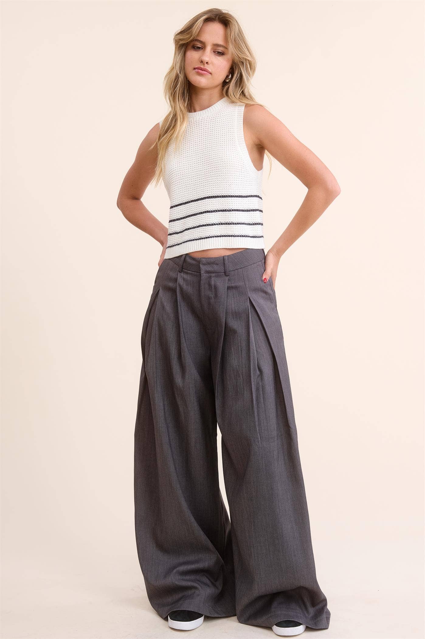 Low Waist Wide Leg Pleated Trouser
