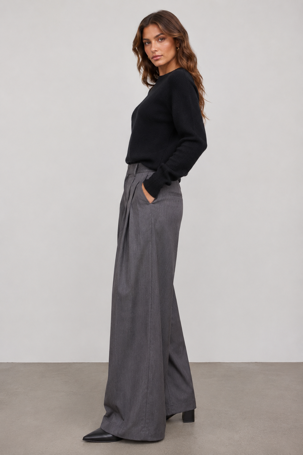 Low Waist Wide Leg Pleated Trouser