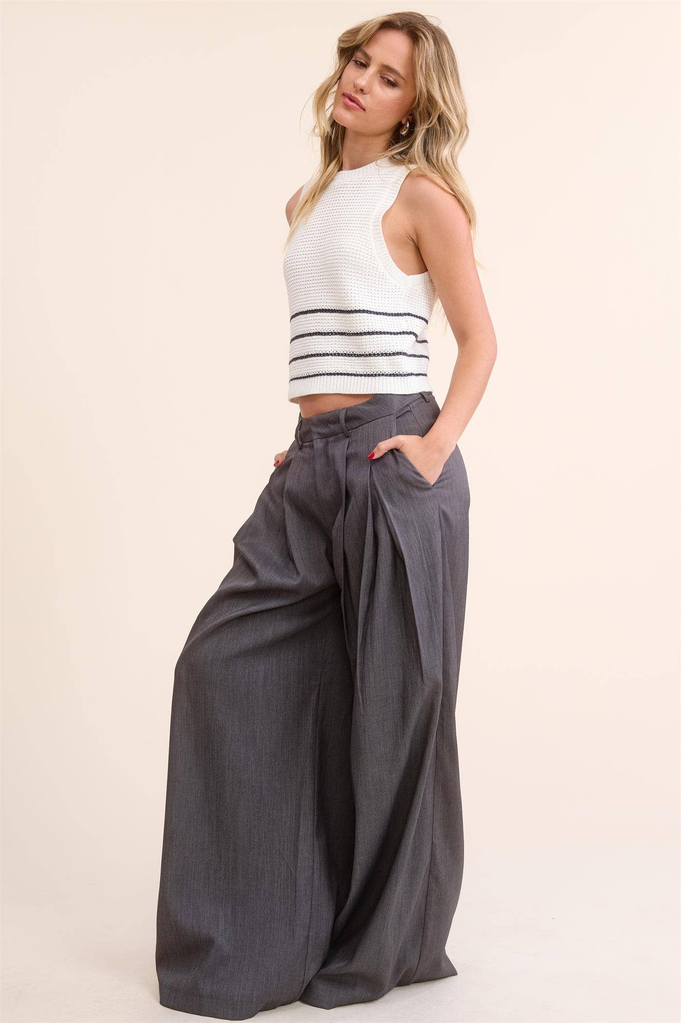 Low Waist Wide Leg Pleated Trouser